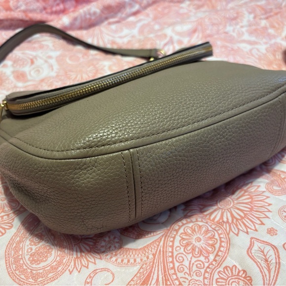 Michael Kors Brown Leather Shoulder Bag with Gold Accentsvery good condition - Picture 10 of 11